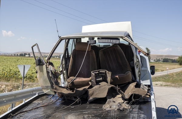 Foto - Otomobil ikiye bölündü: Yaralılar var