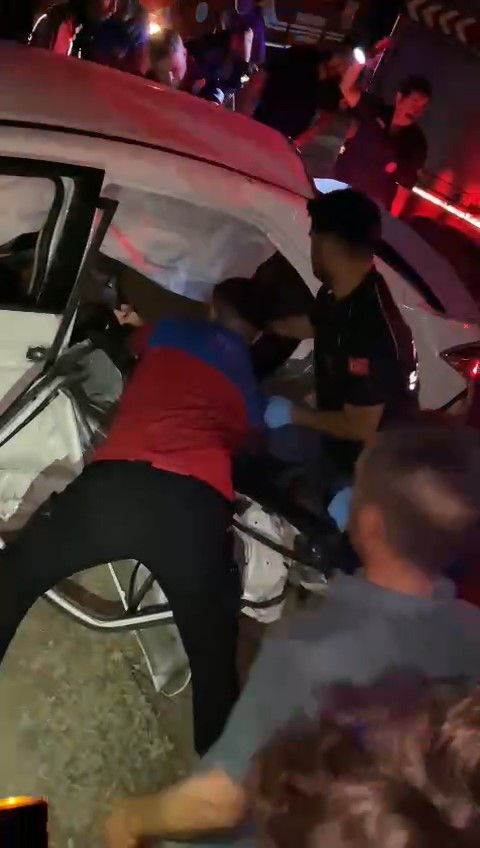 Foto - Otomobil ile tır çarpıştı