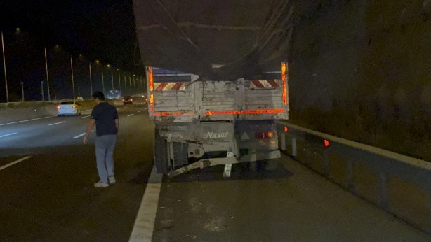 Foto - Otomobil kamyona ok gibi saplandı: 1 kişi hayatını kaybetti