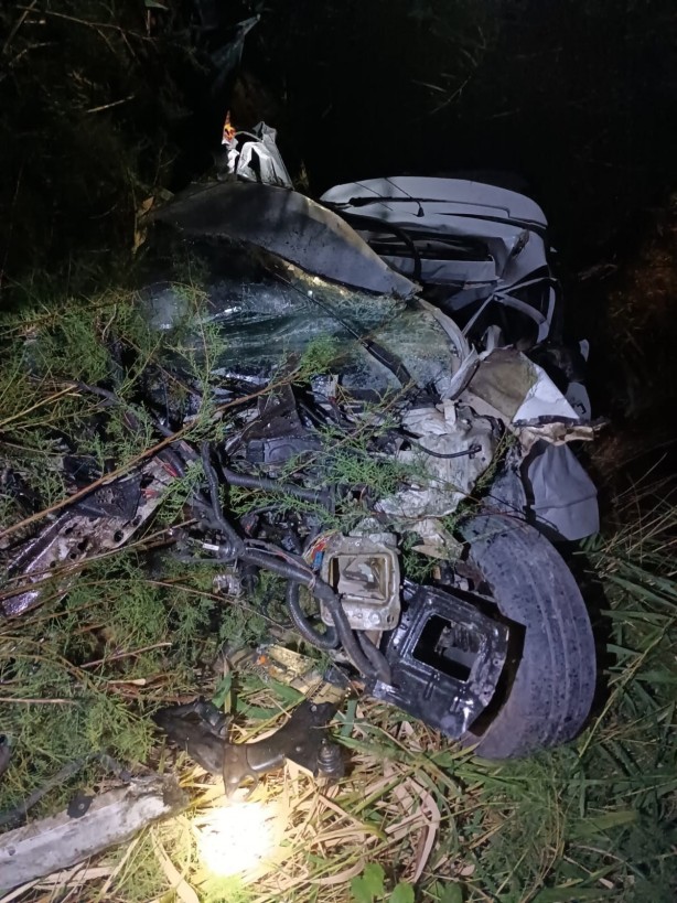 Foto - Otomobil köprüden aşağı yuvarlandı