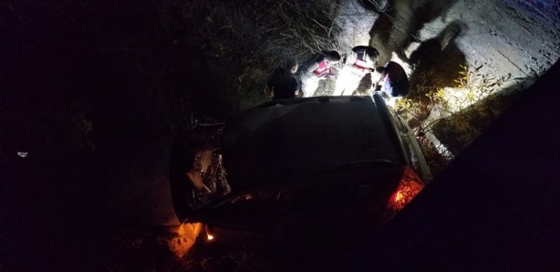 Foto - Otomobil köprüden dereye uçtu: 2 yaralı