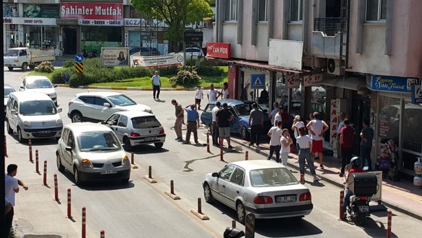 Foto - Otomobil lokantaya daldı