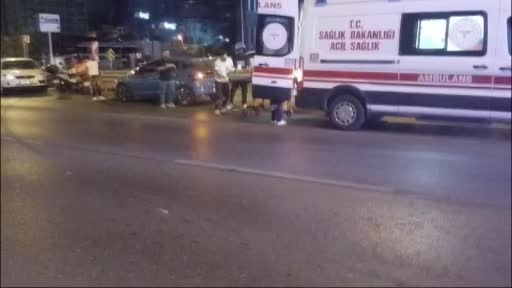 Otomobil motosiklete çarptı