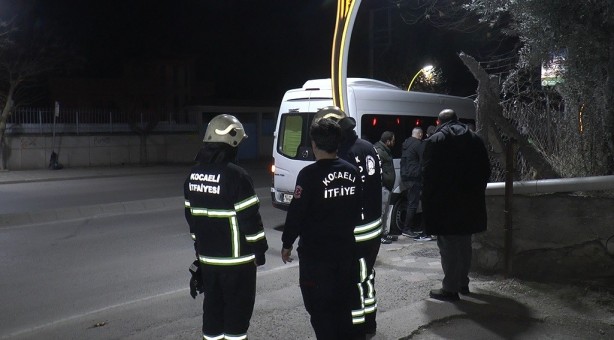 Foto - Otomobil önce servis aracına ardından elektrik direğine çarptı: 1 yaralı