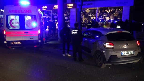 Otomobil önce servis aracına ardından elektrik direğine çarptı: 1 yaralı