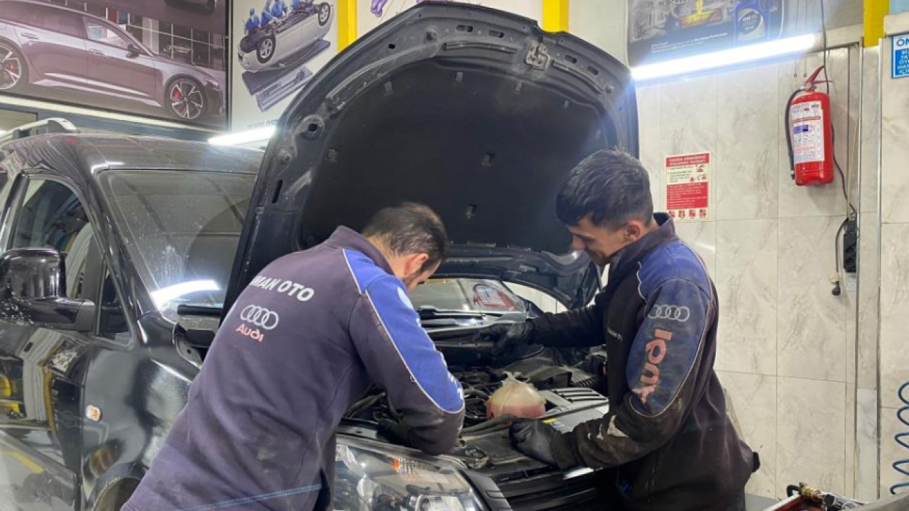 Otomobil sahiplerine altın gibi öğütler! Yağmurdan kaçarken doluya yakalanmayın!