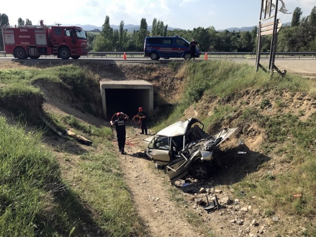 Foto - Otomobil sulama kanalına devrildi!