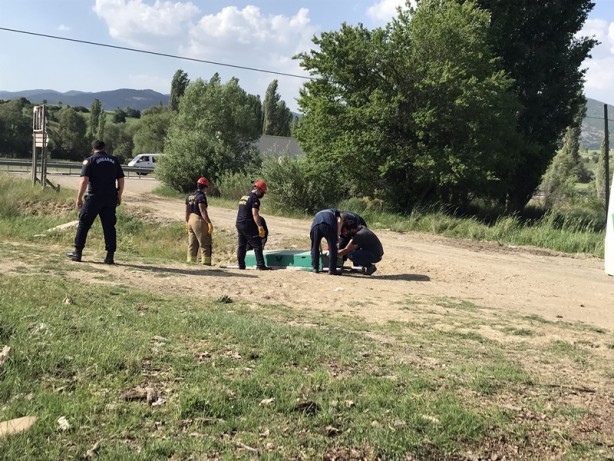 Foto - Otomobil sulama kanalına devrildi!