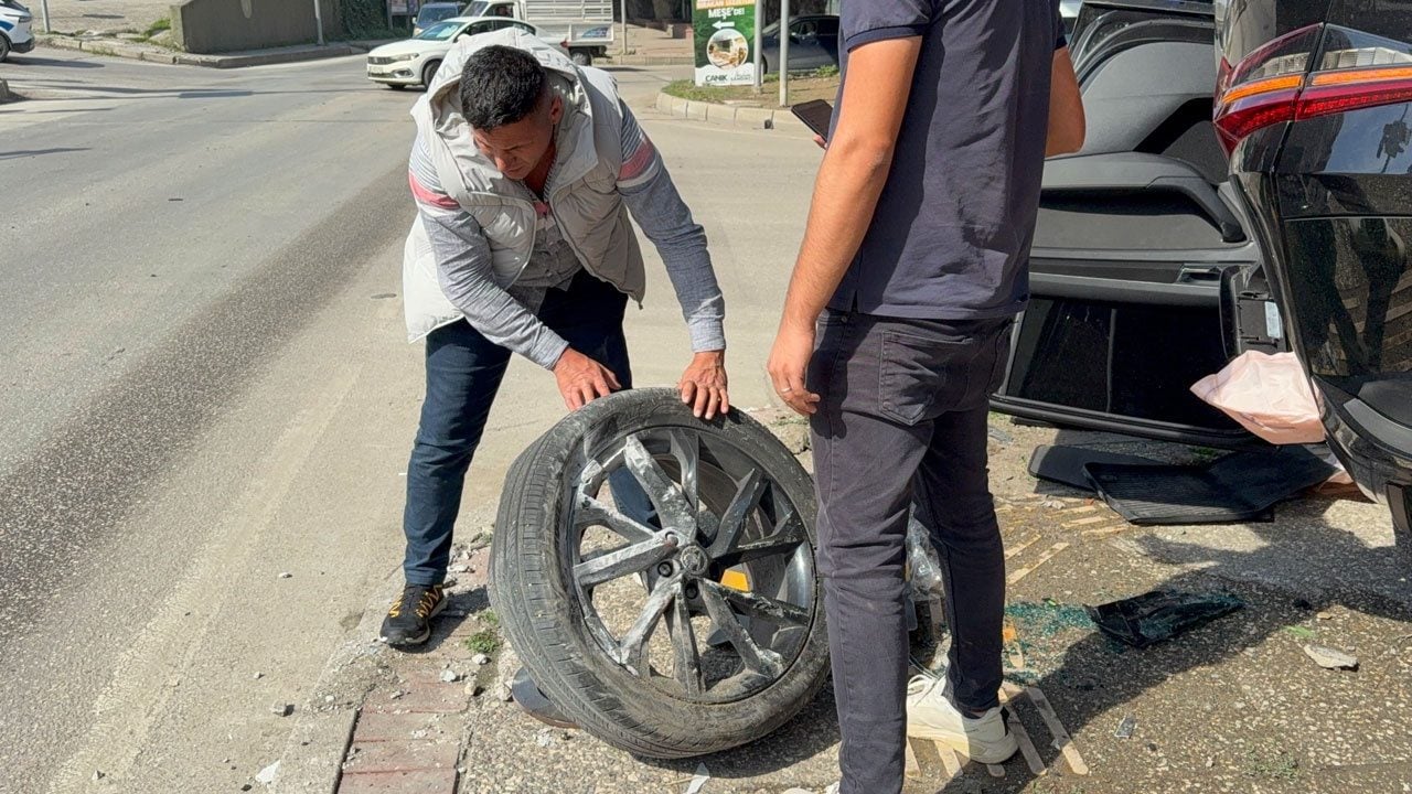 Foto - Otomobil takla atıp ters döndü! 2 milyon 600 bin liraya aldı, bir saat sonra kaza yaptı