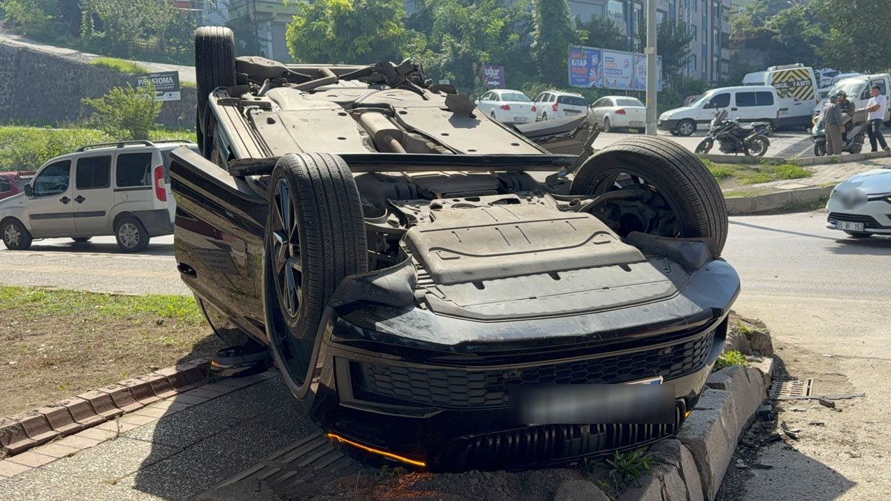 Foto - Otomobil takla atıp ters döndü! 2 milyon 600 bin liraya aldı, bir saat sonra kaza yaptı