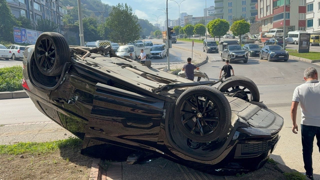 Foto - Otomobil takla atıp ters döndü! 2 milyon 600 bin liraya aldı, bir saat sonra kaza yaptı