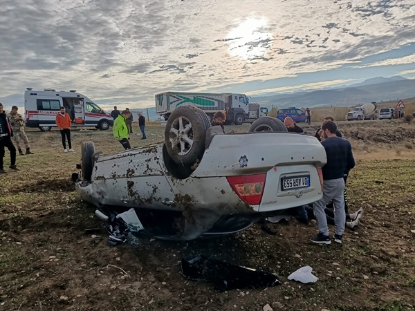 Foto - Otomobil takla attı: 2 yaralı