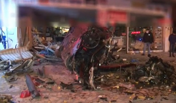 Foto - Otomobil takla attı! Motoru yerinden fırladı