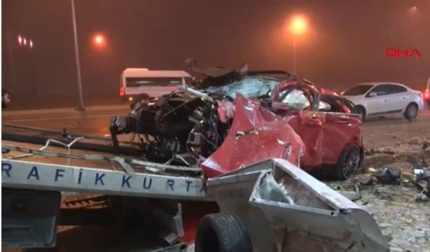 Foto - Otomobil takla attı! Motoru yerinden fırladı