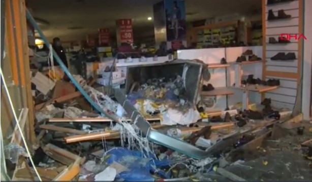 Foto - Otomobil takla attı! Motoru yerinden fırladı