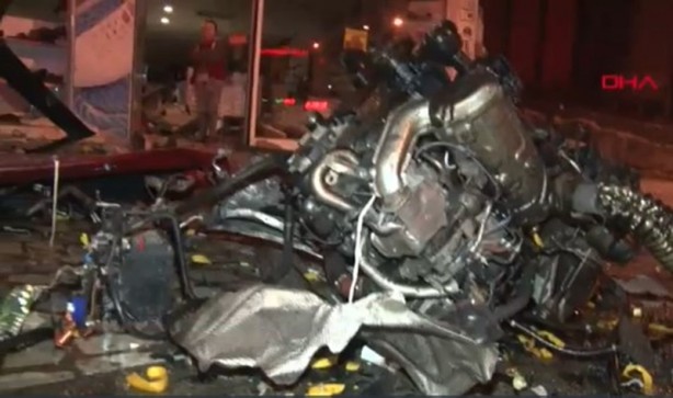 Foto - Otomobil takla attı! Motoru yerinden fırladı