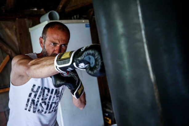 Otomobil tamircisi İsmail Yıldırım Jason Statham'a benzerliğiyle şöhreti yakaladı