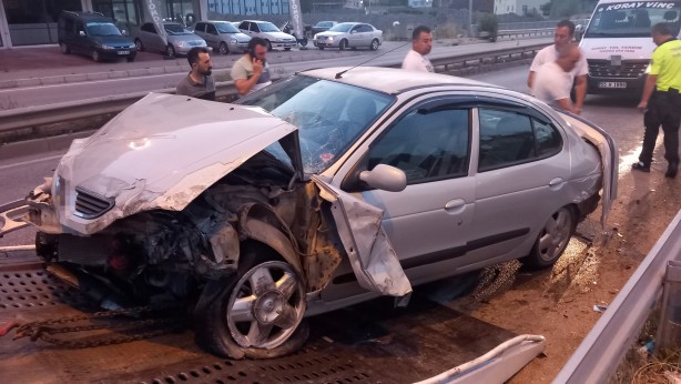 Foto - Otomobil tıra çarptı