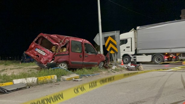 Foto - Otomobil tırdan tıra resmen sekti!