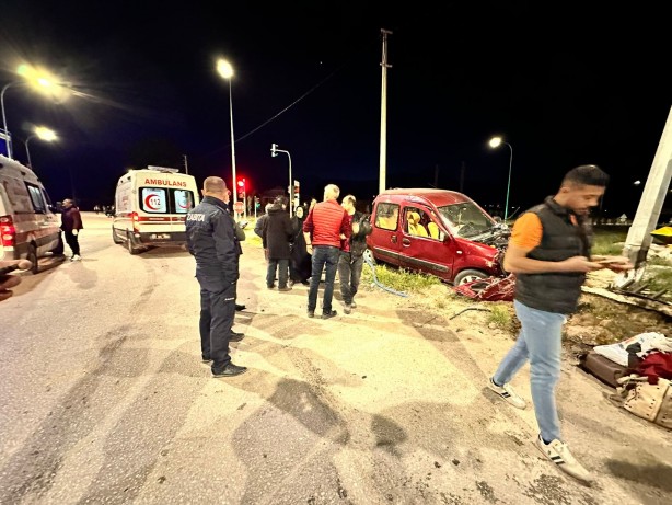 Foto - Otomobil tırdan tıra resmen sekti!