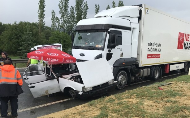 Otomobil tırla çarpıştı: 1 ölü, 2 yaralı