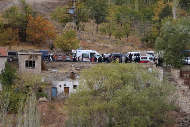 Foto - Otomobil uçuruma yuvarlandı! 2 kişi ağır yaralandı