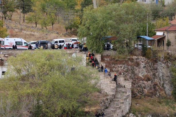 Foto - Otomobil uçuruma yuvarlandı! 2 kişi ağır yaralandı
