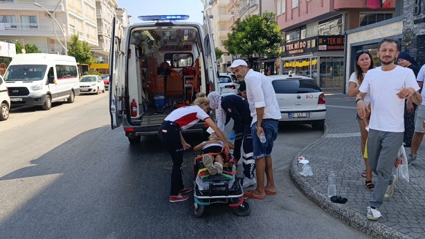 Foto - Otomobil, yola fırlayan turist çocuğa çarptı