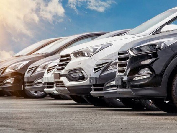 Otomobilde fiyatlar 100 bin TL civarı düşebilir!