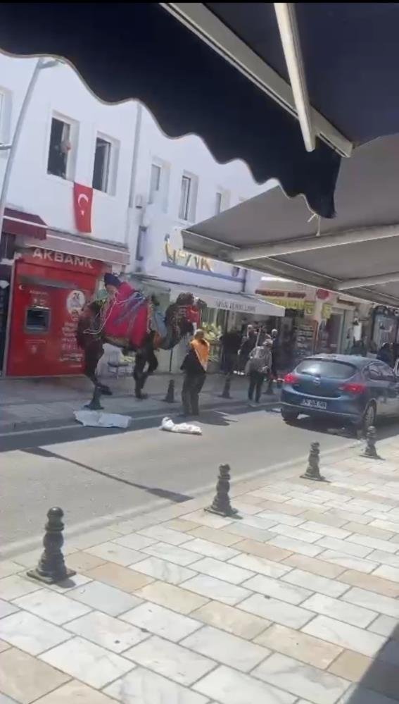 Foto - Otomobilden ürken deve ortalığı birbirine kattı