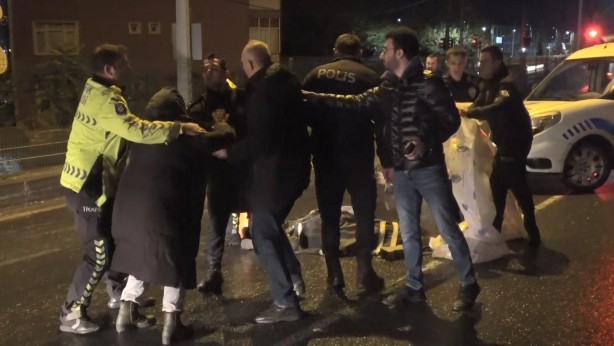 Foto - Otomobilin çarpıp tırın 100 metre sürüklediği kız çocuğu öldü