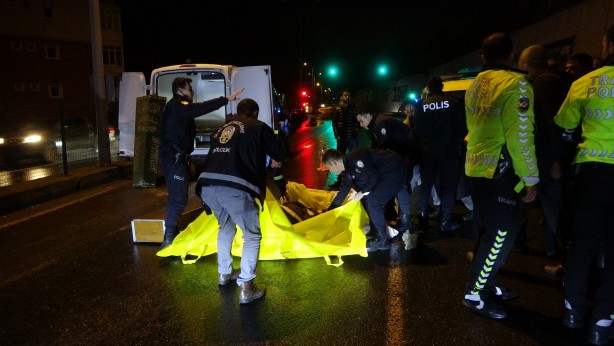 Foto - Otomobilin çarpıp tırın 100 metre sürüklediği kız çocuğu öldü
