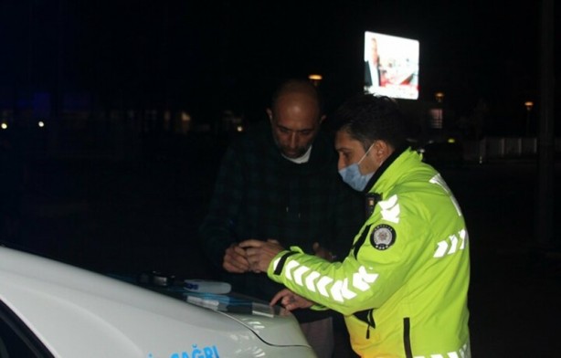 Foto - Otomobilin çarptığı taksi betonla toprak arasında asılı halde kaldı