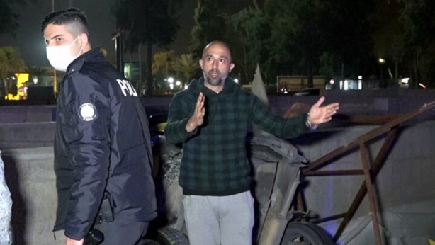 Foto - Otomobilin çarptığı taksi betonla toprak arasında asılı halde kaldı