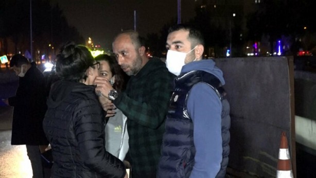 Foto - Otomobilin çarptığı taksi betonla toprak arasında asılı halde kaldı