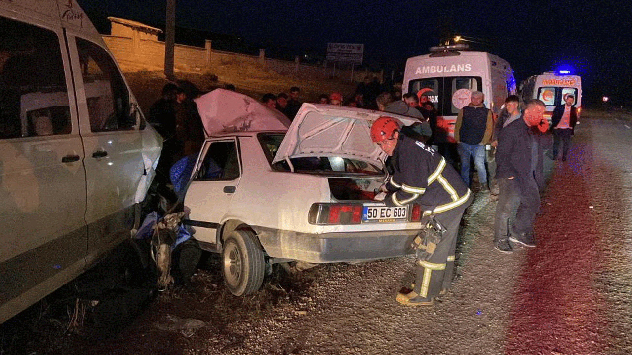 Foto - Otomobilin ikiye bölündüğü kaza yürek yaktı