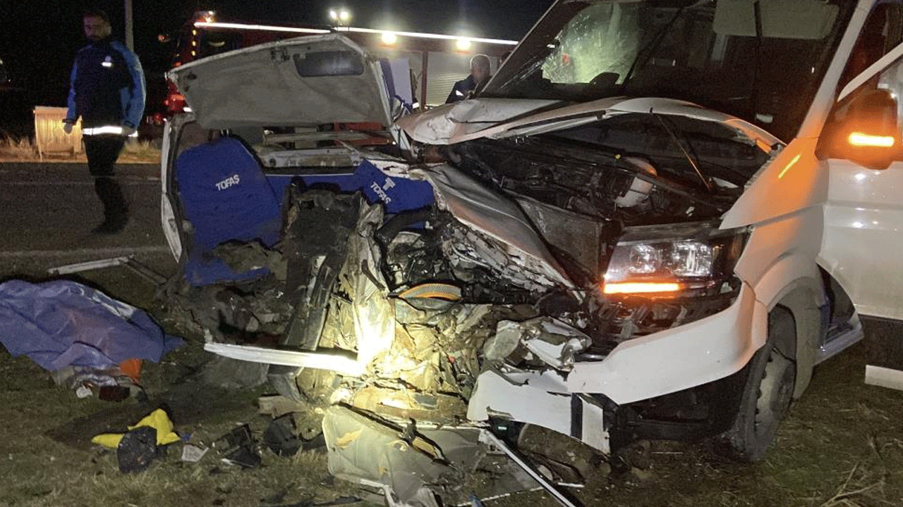 Foto - Otomobilin ikiye bölündüğü kaza yürek yaktı