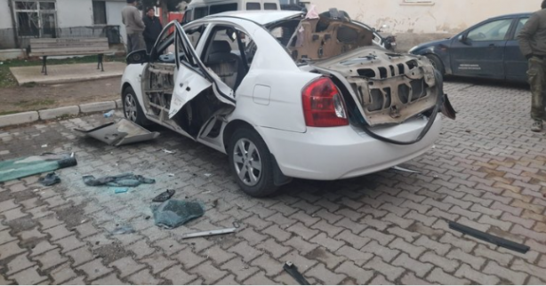 Otomobilinde sigara içmek isterken ağır yaralandı