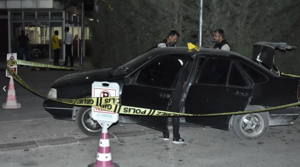 Otomobilinde silahlı saldırıya uğradı