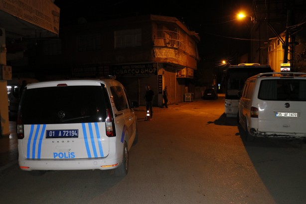 Foto - Otomobiliyle seyir halindeyken başka araçtan ateş açıldı, sırtından vuruldu