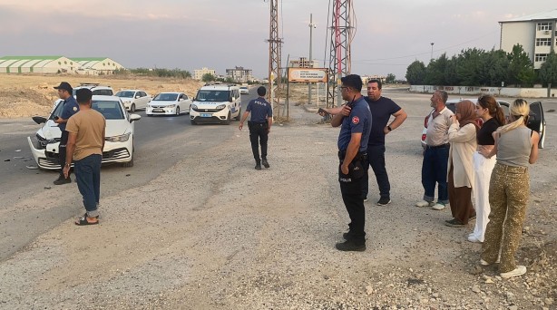 Otomobille motosiklet çarpıştı: 1 ağır yaralı