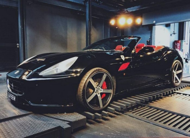 Foto - Otomobilleri otomattan satın alıyorlar!