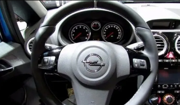 Foto - Otomobillerin gizli özellikleri! Silecek ve sinyal kolunu aynı anda kendinize çektiğinizde..