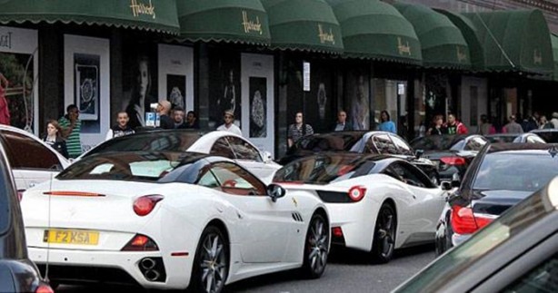 Foto - Otomobillerini bakın nasıl getiriyorlar...