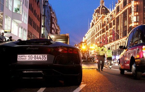 Foto - Otomobillerini bakın nasıl getiriyorlar...