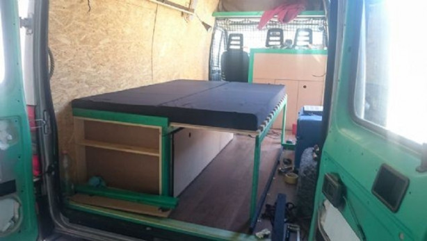 Foto - Minibüsü karavana çevirdiler!