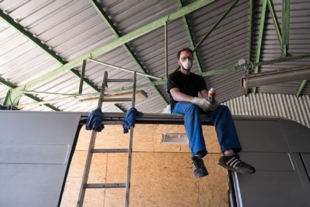 Foto - Minibüsü karavana çevirdiler!