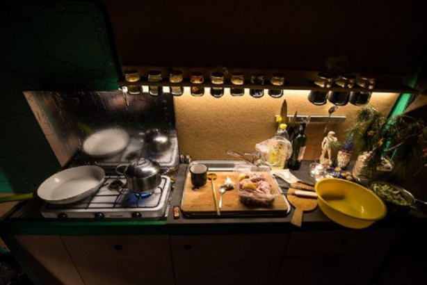 Foto - Minibüsü karavana çevirdiler!