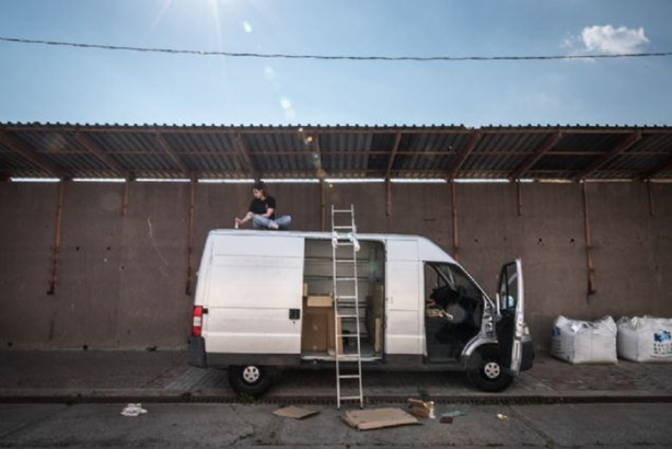 Foto - Minibüsü karavana çevirdiler!