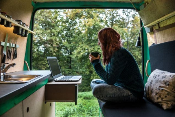 Foto - Minibüsü karavana çevirdiler!